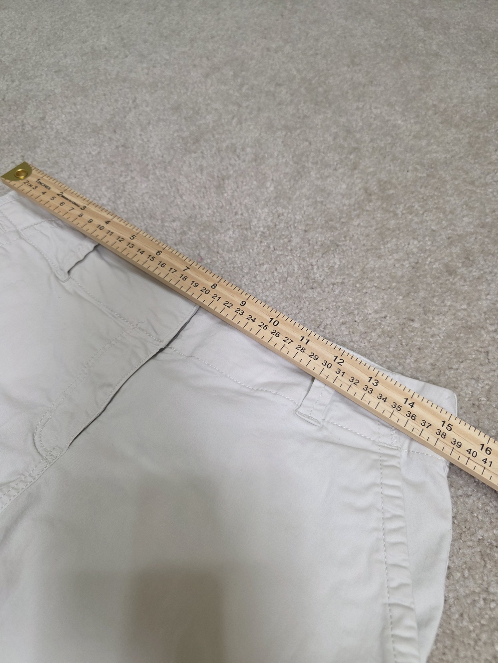 Vineyard Vines White Cargo Shorts Size 6 - Picture 5 of 10